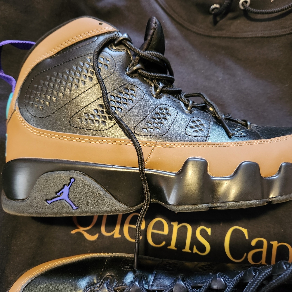 Jordan Mens  Black and Tan Sneakers